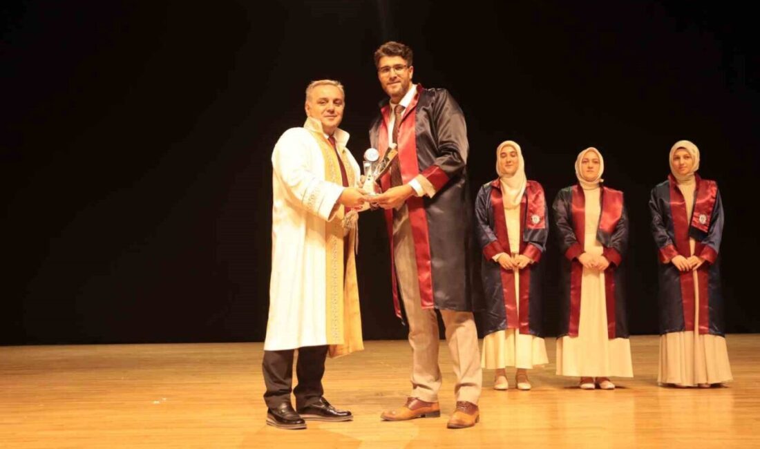Erciyes Üniversitesi İlahiyat Fakültesi, 2024-2025 eğitim-öğretim yılı mezuniyet programında 250