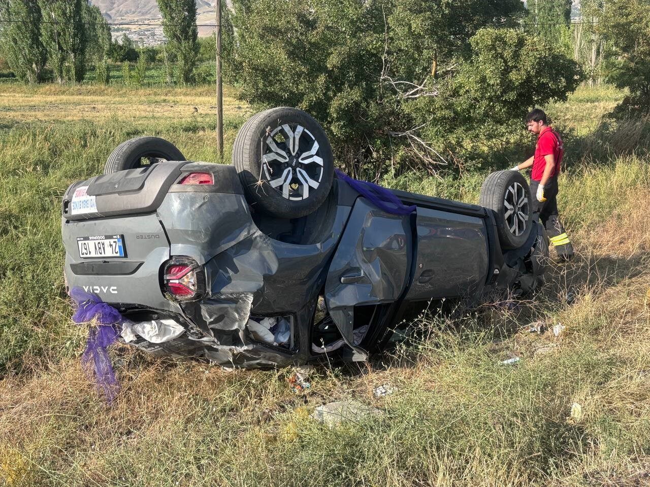 Elazığ'dan dönen bir otomobil Erzincan-Erzurum kara yolunda takla attı. Kaza