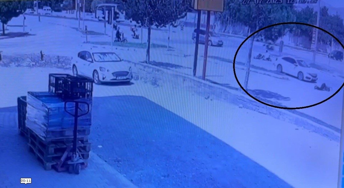 Erzincan'da Recep Tayyip Erdoğan Bulvarı'nda bir otomobilin elektrikli bisikletle çarpışması