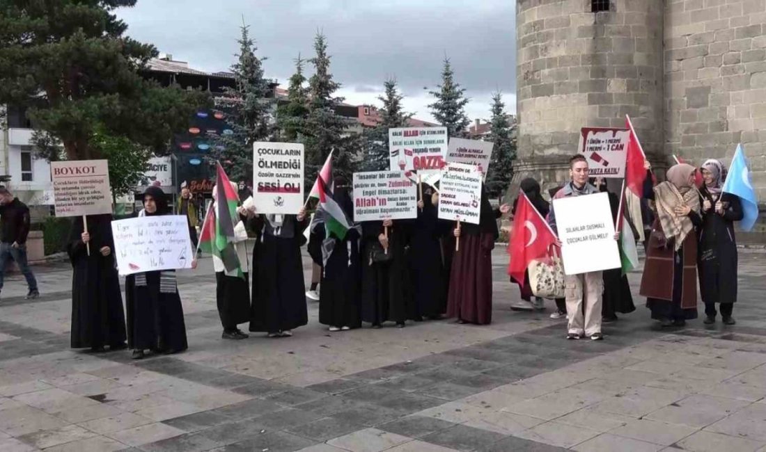 Erzurum'da sağlık çalışanları, Gazze'deki insani krizle ilgili yürüyüşlerine devam etti.