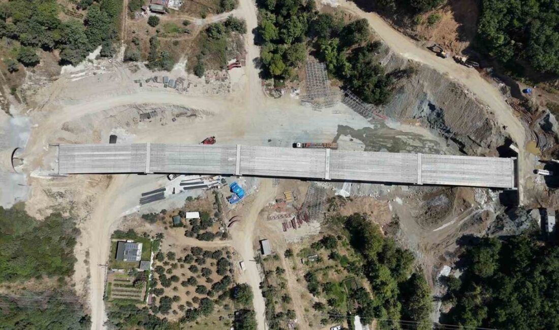 Yalova-Armutlu kara yolunda tünel ve viyadük inşaatları hızla sürüyor. Esenköy’deki