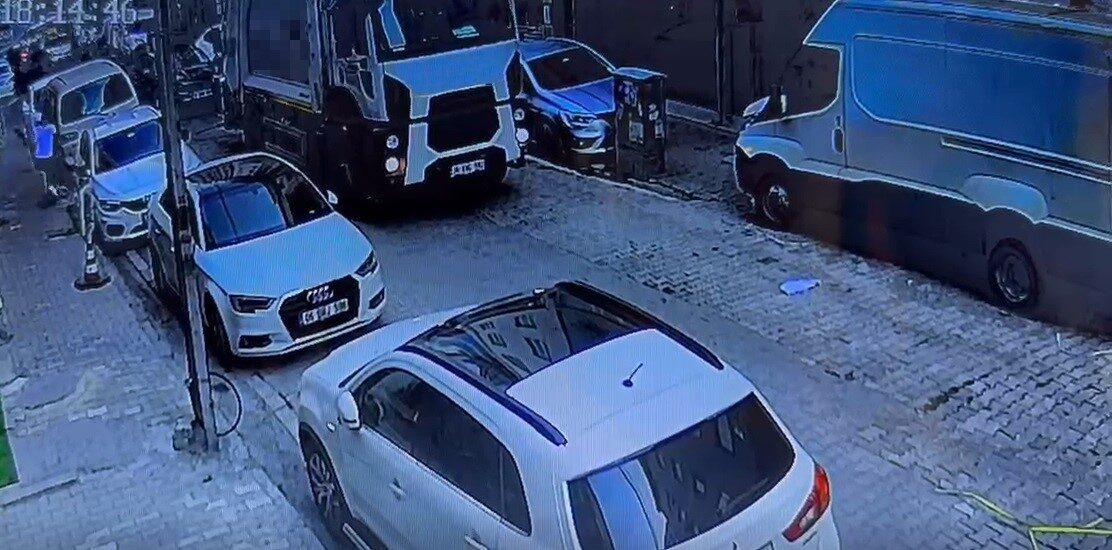 Esenyurt’ta Yusuf D. isimli çocuk, seyir halindeki çöp kamyonunun çarpması