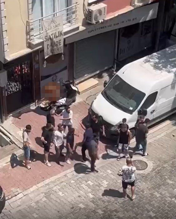 Esenyurt'ta bir baba ile komşusu arasında "dikizleme" nedeniyle başlayan tartışma,