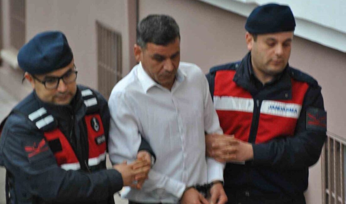 Muğla'nın Ortaca ilçesinde, boşanma aşamasında olduğu eşi Neşe Gülmüş'ü sokak
