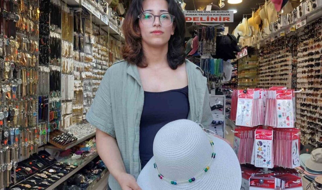 Zeynep Albayrak, Eskişehir'de yaz aylarıyla birlikte hasır şapka satışlarının arttığını