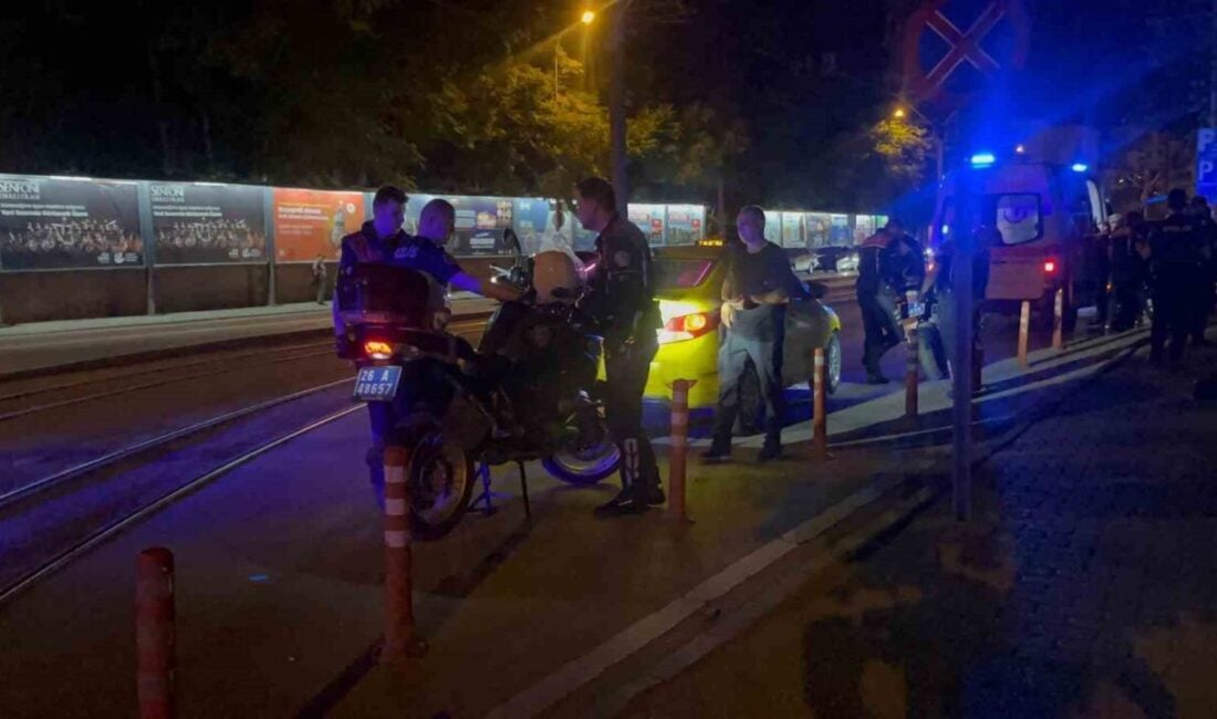 Eskişehir'de ticari taksi ile Motorize Yunus Timi'nin çarpışması sonucunda 2