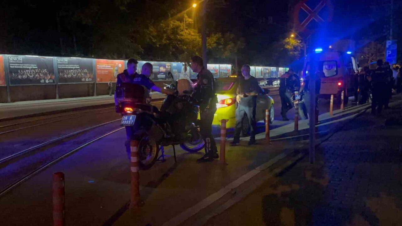 Eskişehir'de ticari taksi ile Motorize Yunus Timi'nin çarpışması sonucunda 2