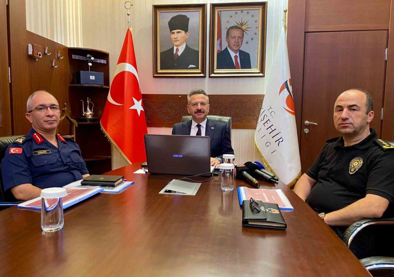 Eskişehir Valisi Hüseyin Aksoy, şehirdeki önemli suçların yüzde 6.2 azaldığını