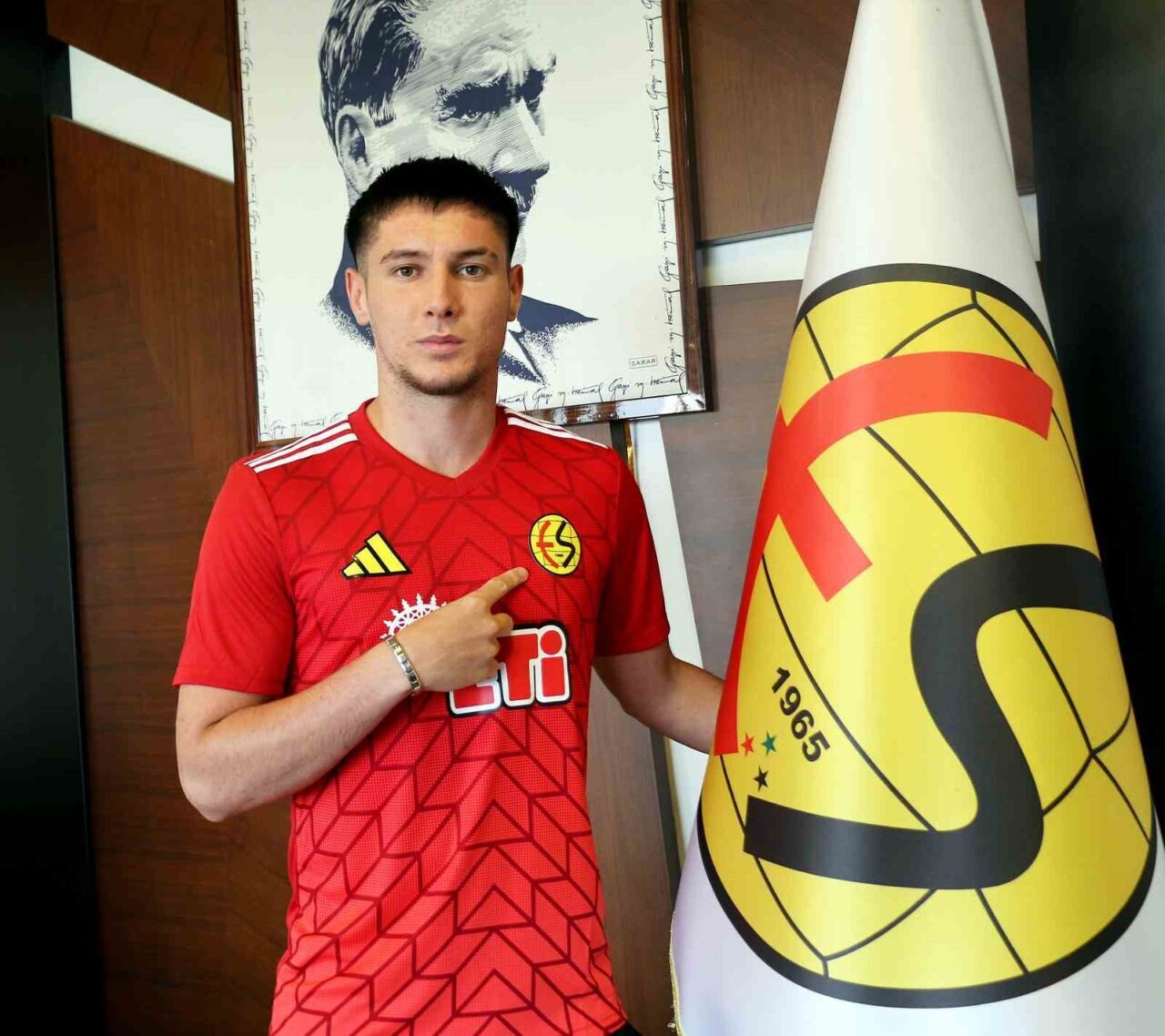 Eskişehirspor, TFF 3. Lig’de mücadele edeceği yeni sezona 20 yaşındaki
