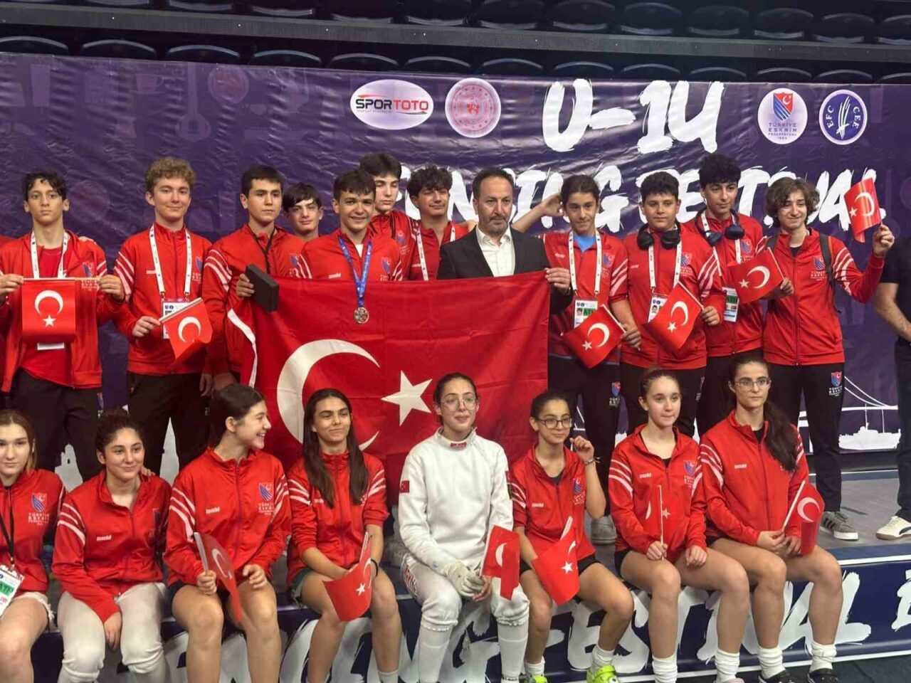 Eskişehirli sporcu Semi Mermutoğlu, İstanbul’daki U14 Eskrim Festivali'nde 11 ülkeden