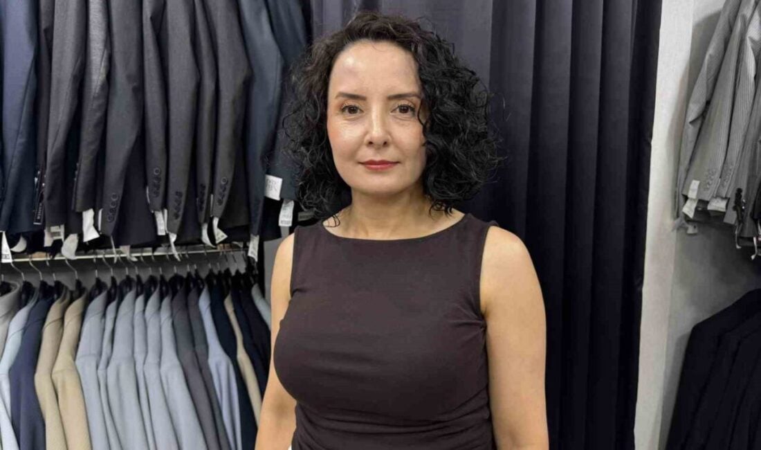 Eskişehir esnafı, yaz düğün sezonuyla birlikte damatlık elbise satışlarında artış