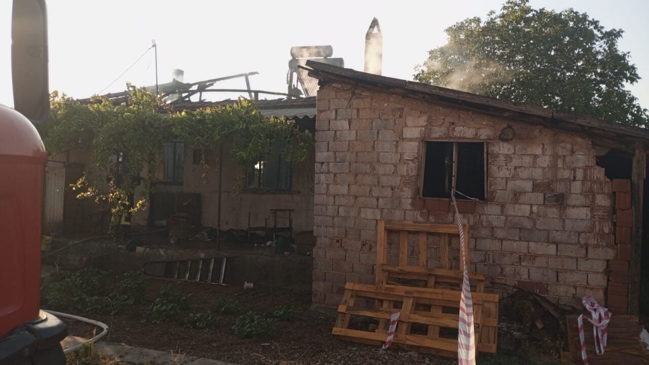 Denizli’nin Çivril ilçesinde bir evde çıkan yangında, 80 yaşındaki hasta