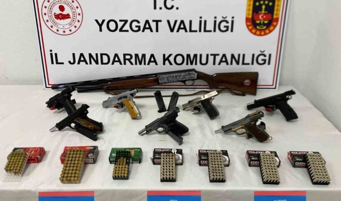 Yozgat'ın Akdağmadeni ilçesinde jandarma ekipleri, bir evin bahçesinde gömülü 7