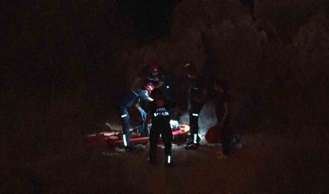 Antalya'nın Muratpaşa ilçesinde 15 yaşındaki Elif A. Y., deniz dönüşü