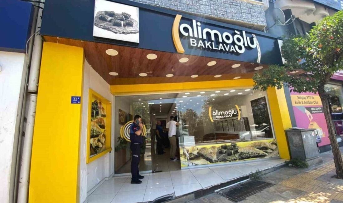 Aydın'ın Efeler ilçesindeki bir baklava dükkanında fare görüntüleri sosyal medyada