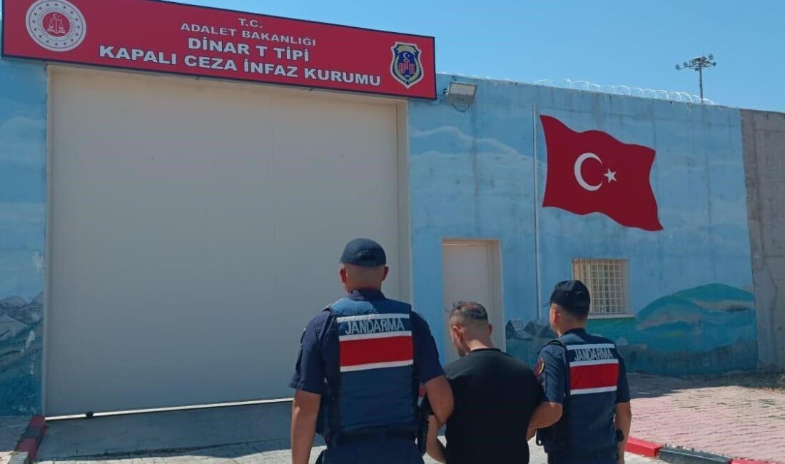 Afyonkarahisar'da İl Jandarma Komutanlığı tarafından gerçekleştirilen operasyonda, çeşitli suçlardan hapis