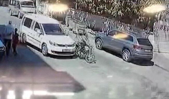 Gaziantep'in Nizip ilçesinde Ömer Faruk Çelik’in motosikleti, Cumhur A'nın otomobiliyle