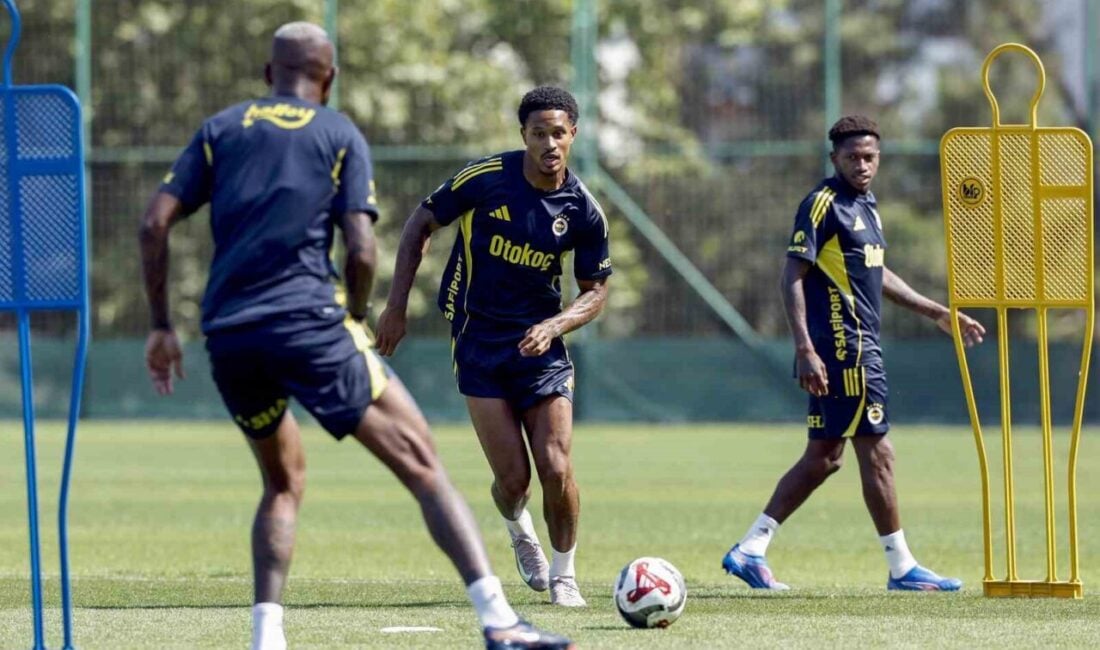 Fenerbahçe, yeni sezon hazırlıklarını Can Bartu Tesisleri'nde Teknik Direktör Jose