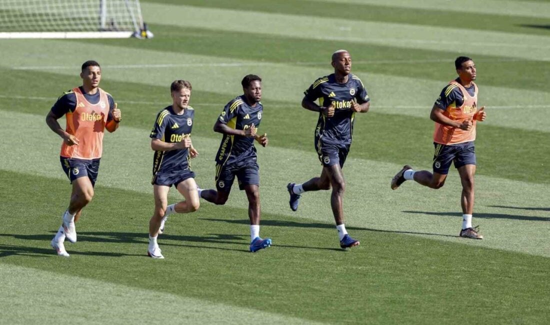 Fenerbahçe, yeni sezon hazırlıklarına akşam saatlerinde Jose Mourinho yönetiminde Can