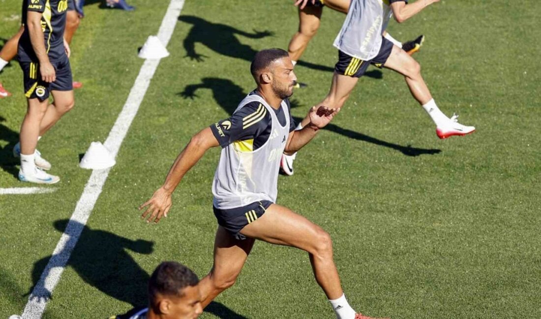 Fenerbahçe, yeni sezon çalışmalarını Jose Mourinho yönetimindeki antrenmanla sürdürdü. Can