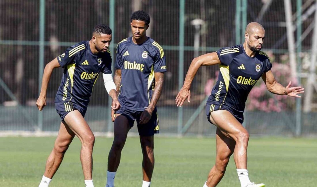 Fenerbahçe, yeni sezon hazırlıklarını akşam antrenmanıyla sürdürdü. Teknik direktör Jose