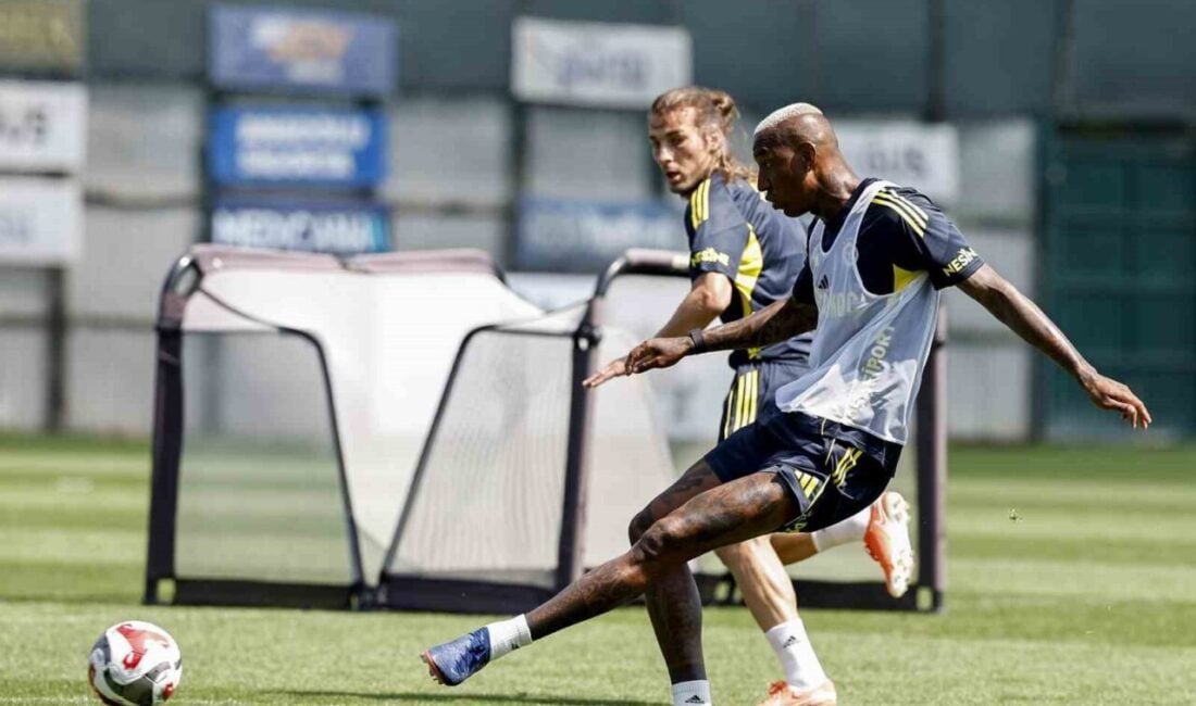 Fenerbahçe, Trendyol Süper Lig 2025-2026 sezonuna hazırlık kapsamında sabah antrenmanı