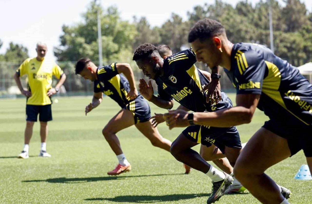 Fenerbahçe, futbolcu sağlık kontrollerinin ve laktat ile kuvvet testlerinin Samandıra