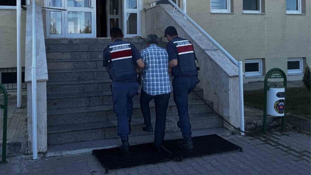 Kırıkkale'de FETÖ ile bağlantılı olduğu belirlenen meslekten ihraç polis C.K.