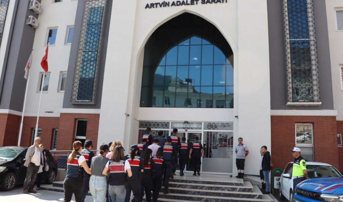 Artvin'de FETÖ'nün güncel yapılanmasına yönelik yürütülen soruşturma kapsamında, 5 ilde