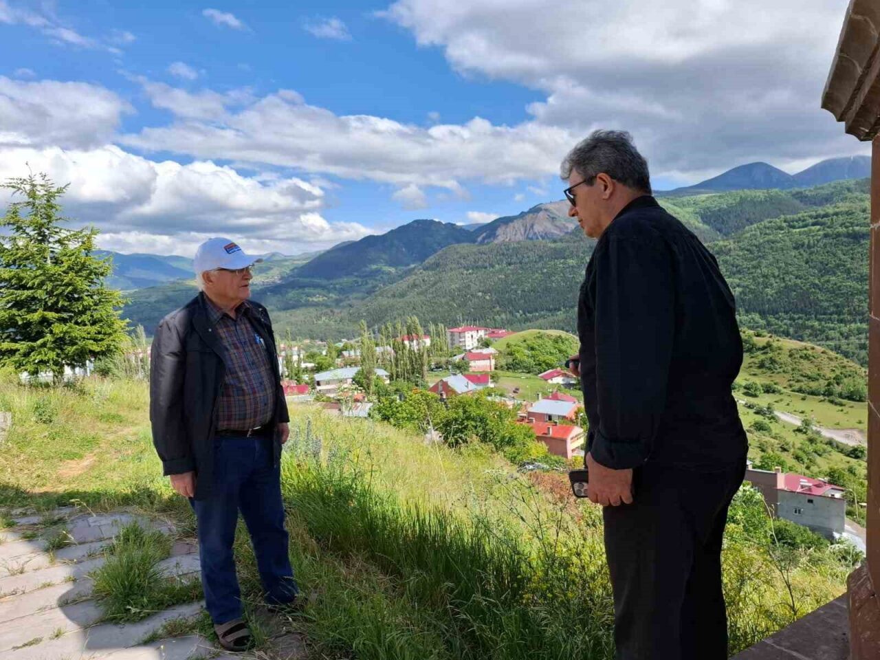 Yücel Feyzioğlu, eşi Dr. Nevin Feyzioğlu ile Kars’a gelerek Alp