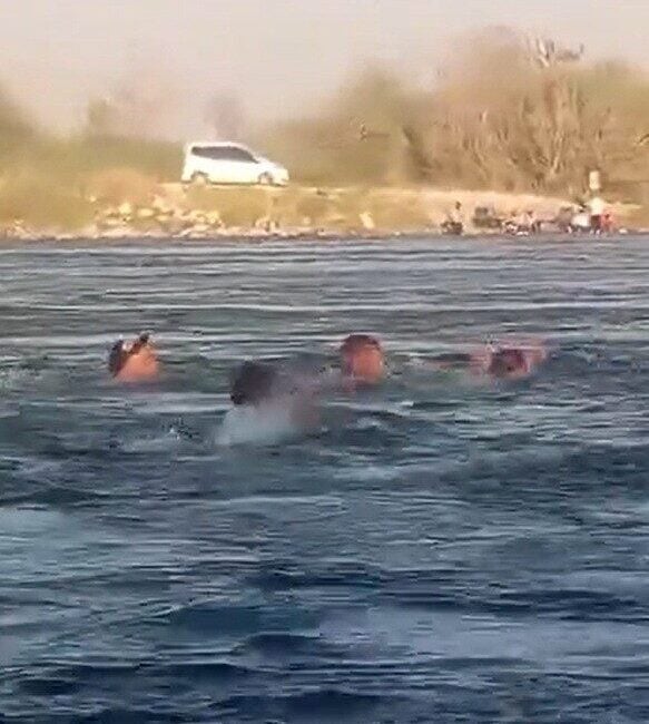 Gaziantep'in Karkamış ilçesinde serinlemek amacıyla Fırat Nehri'ne giren üç genç,