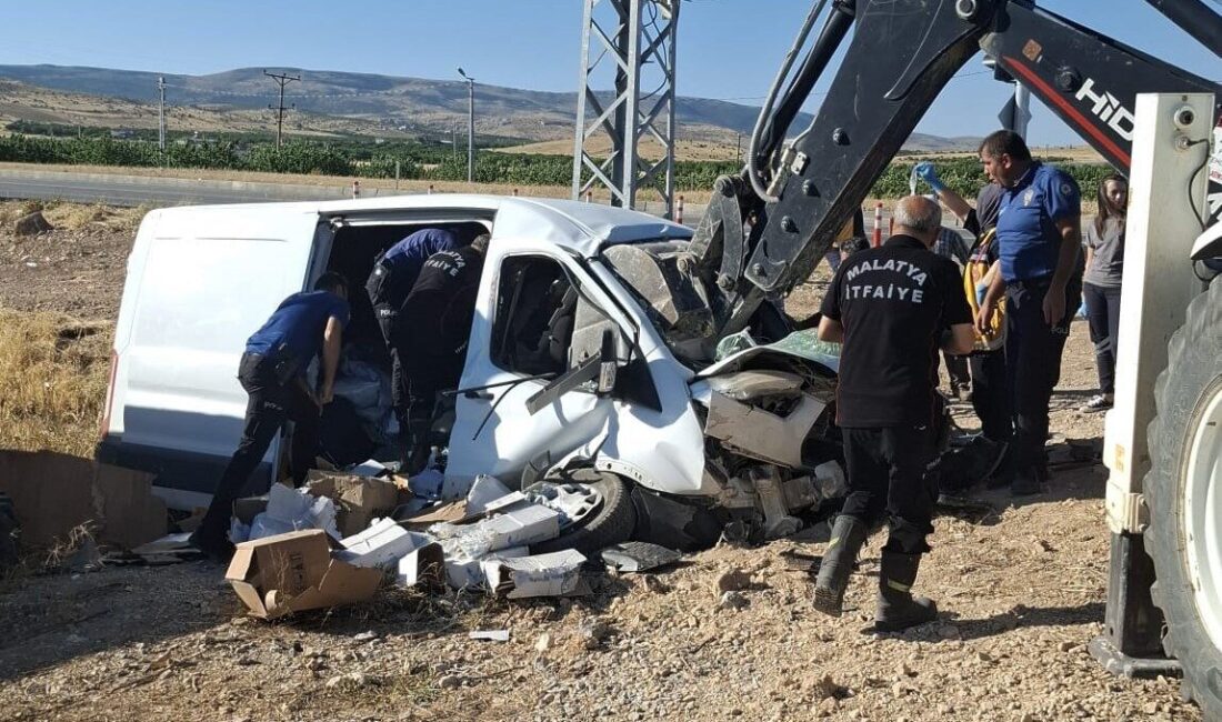 Malatya'nın Akçadağ ilçesinde S.S. yönetimindeki hafif ticari araç, freni boşaldığı