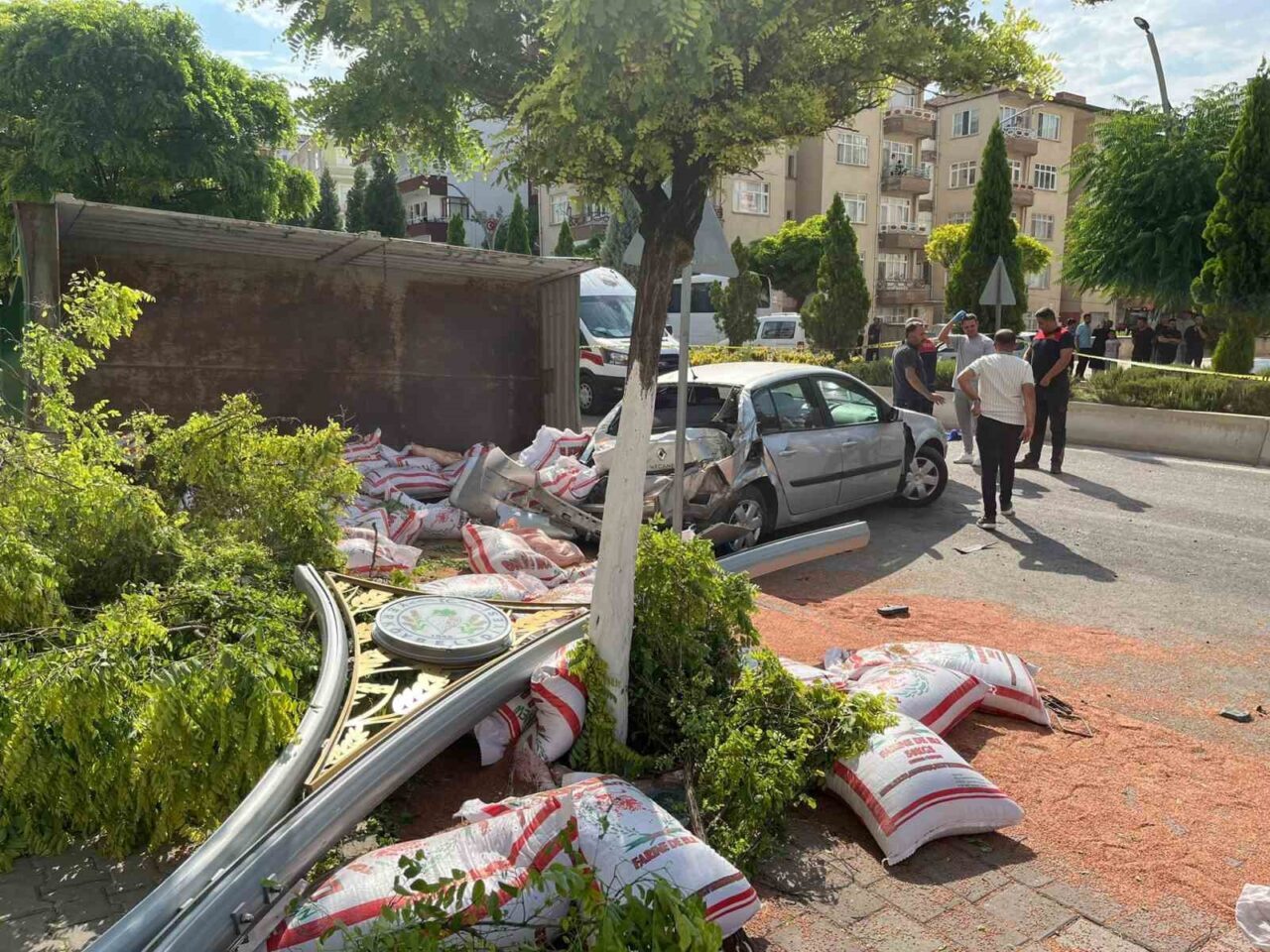 Yerköy'de freni patlayan tırın karıştığı zincirleme kazada traktör sürücüsü Cafer