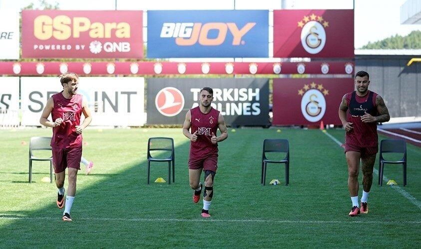 Galatasaray, 2025-2026 sezonu hazırlıklarını Kemerburgaz Metin Oktay Tesisleri'nde gerçekleştirilen antrenmanlarla