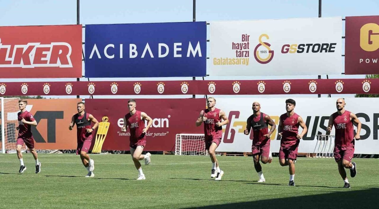 Galatasaray, 2025-2026 sezonu hazırlıklarına Kemerburgaz Metin Oktay Tesisleri'nde devam etti.