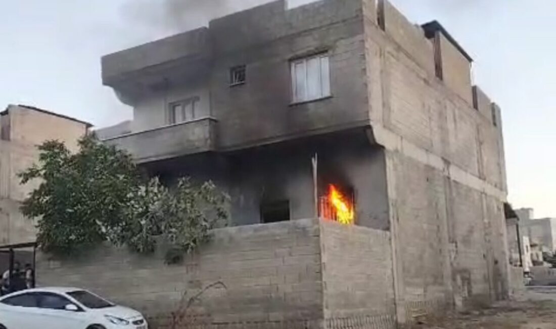 Gaziantep'in Nizip ilçesinde Fırat Mahallesi'ndeki iki katlı bir binanın birinci