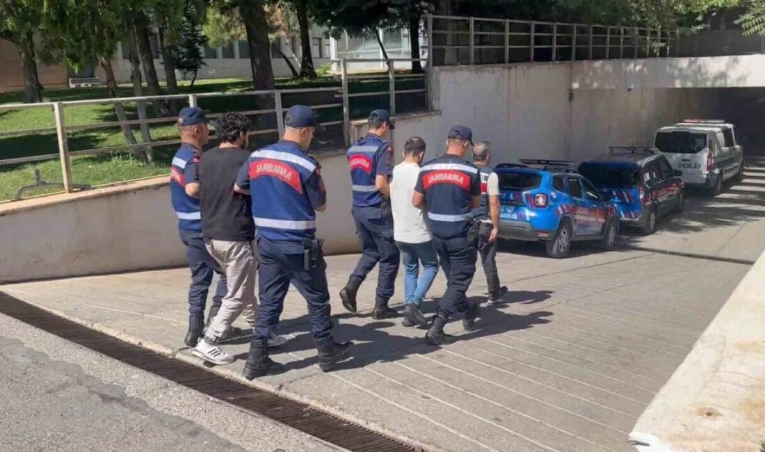 Gaziantep'te düzenlenen şafak operasyonunda DEAŞ terör örgütüyle bağlantılı 3 yabancı