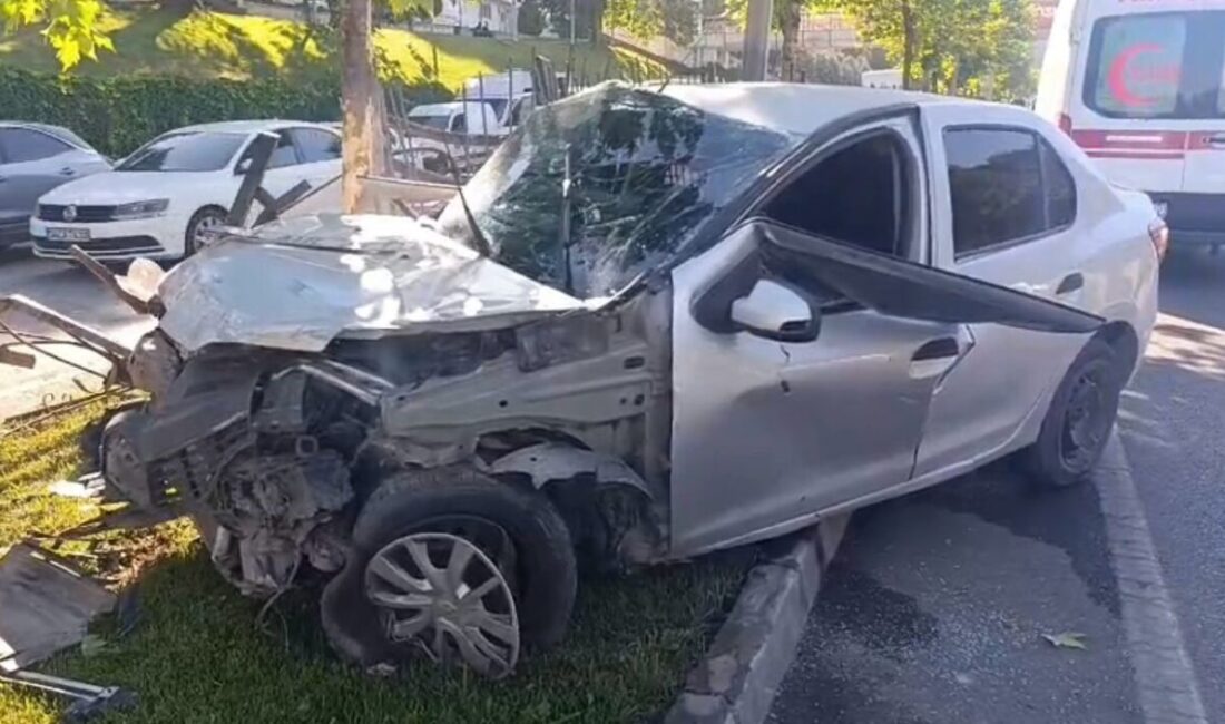 Gaziantep'te direksiyon hakimiyetini kaybeden sürücünün otomobili, İpek Yolunda refüje çarparak