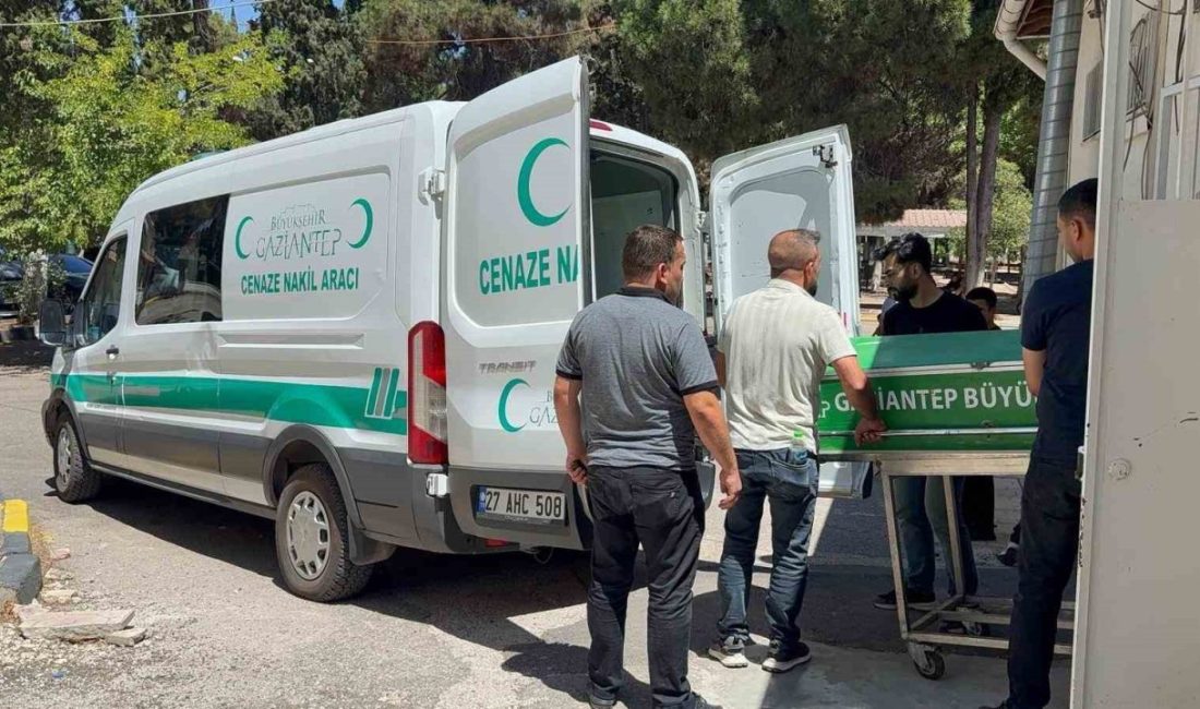 Gaziantep'in Nurdağı ilçesinde traktöre arkadan çarpan tır, 62 yaşındaki Adnan