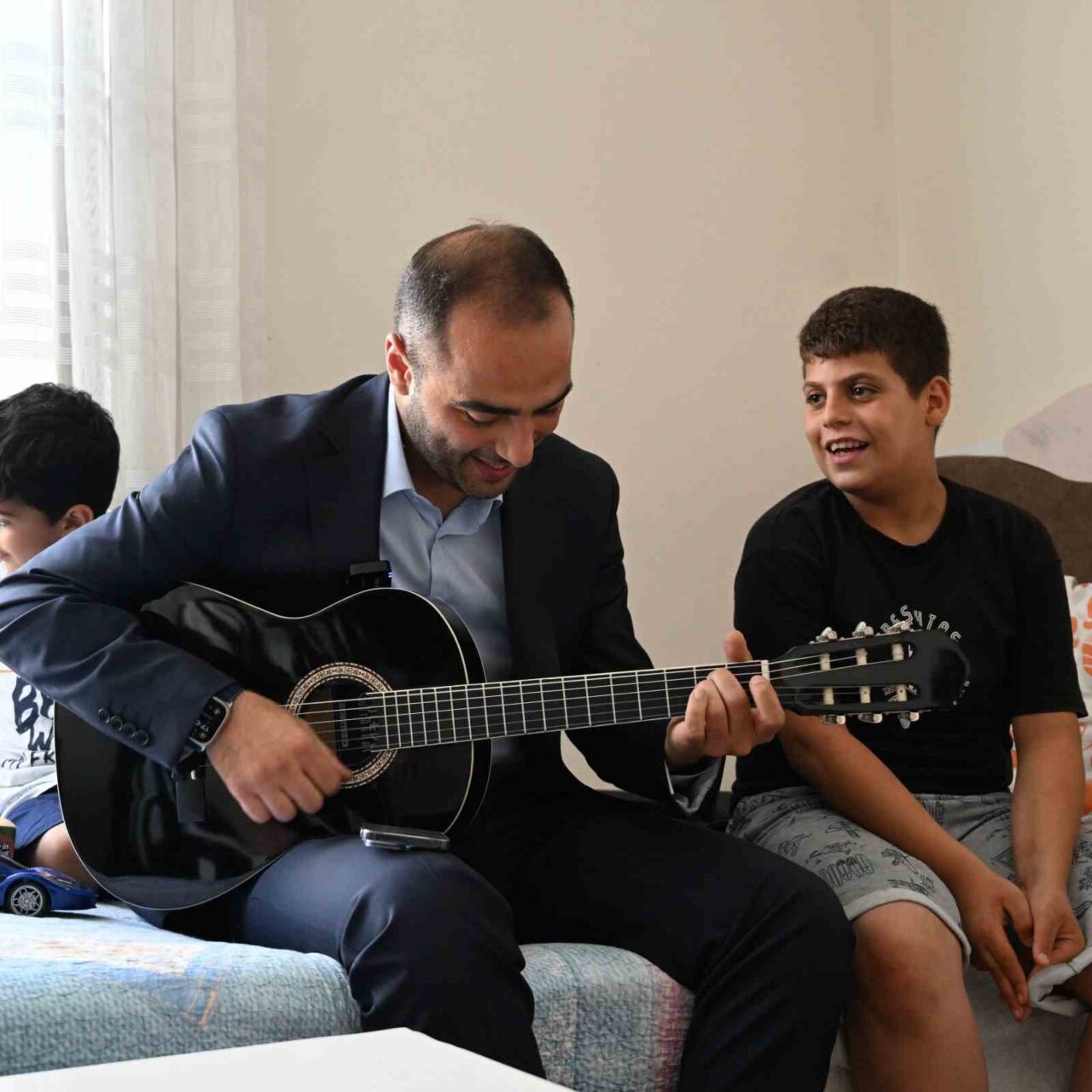 Gaziosmanpaşa Belediyesi Başkan Vekili Eray Karadeniz, sokakta darbedilen 13 yaşındaki