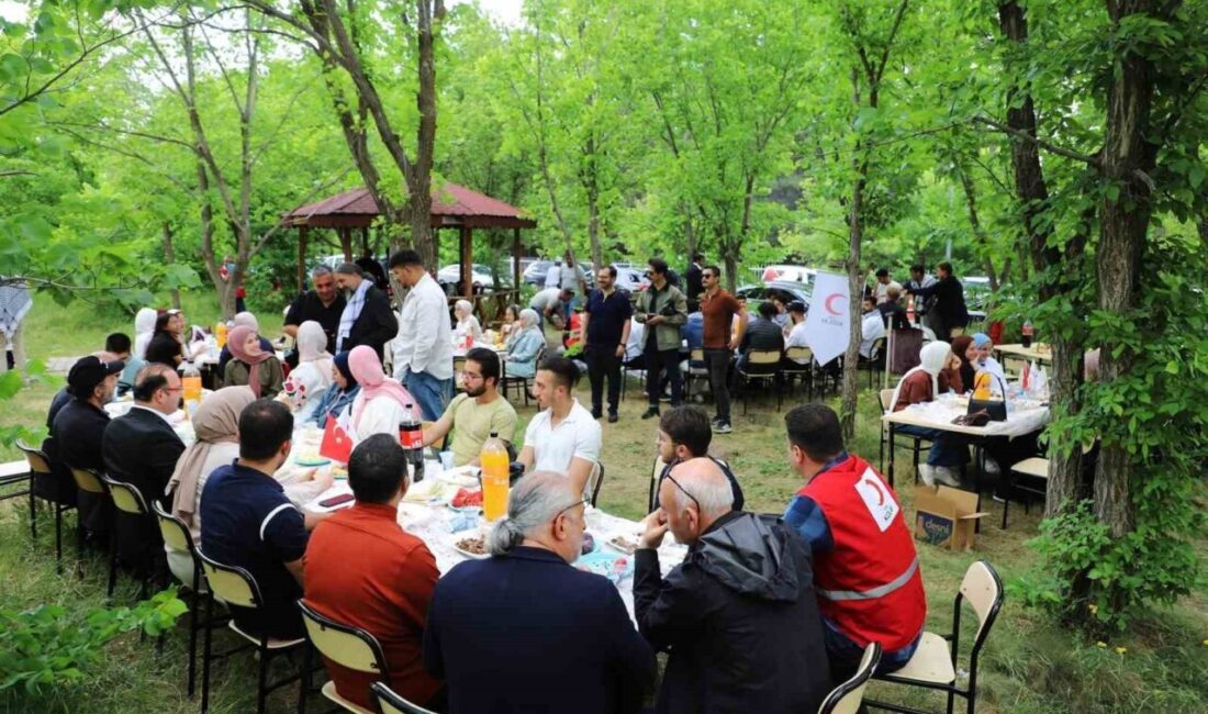 Erzurum Palandöken Kızılay Şubesi, Gazzeli öğrencilere yönelik bir piknik düzenledi.