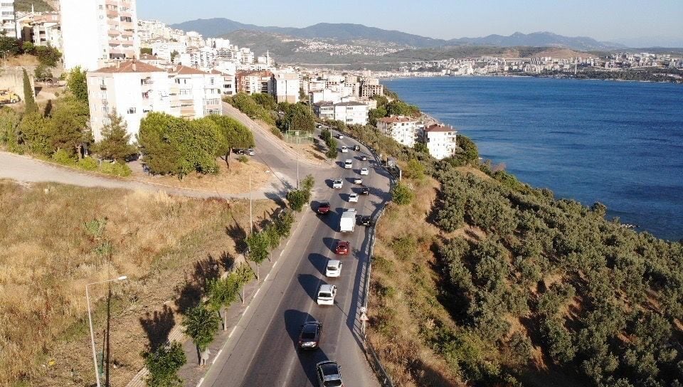 Bursa'nın Gemlik ilçesinde akşam saatlerinde yazlıkçıların dönüşüyle trafik durma noktasına
