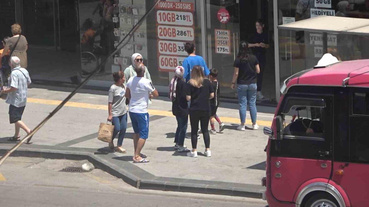 Bursa'nın Gemlik ilçesinde saat 12.57'de 4.2 büyüklüğünde bir deprem oldu.