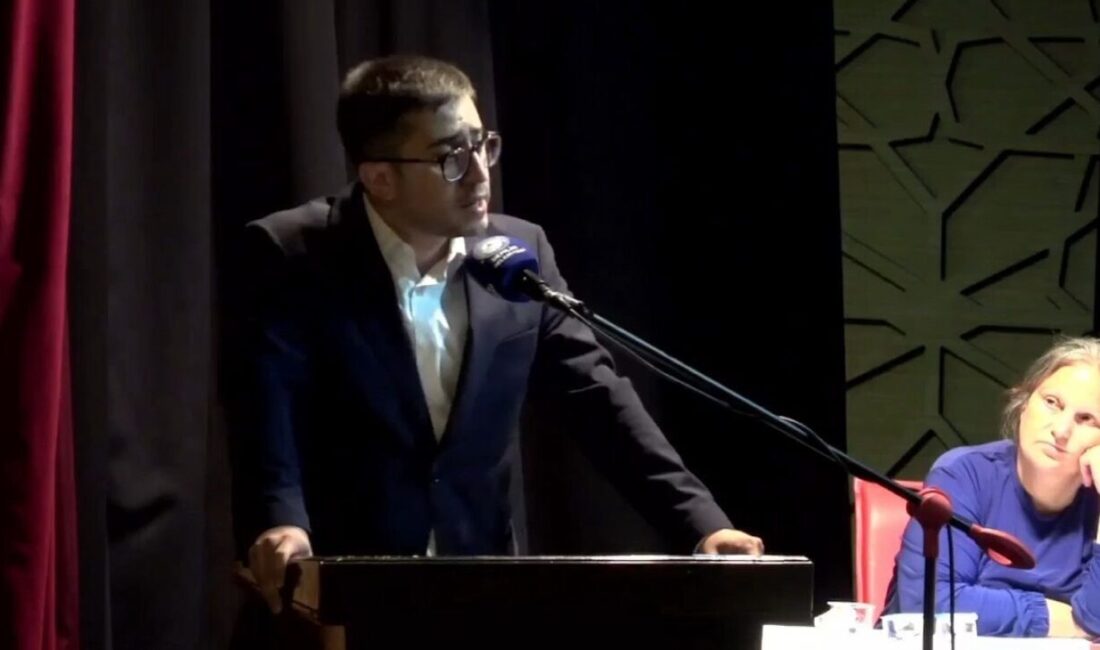 Gemlik Belediye Meclisi Temmuz oturumunda MHP Üyesi Birtan Kaan Saat,