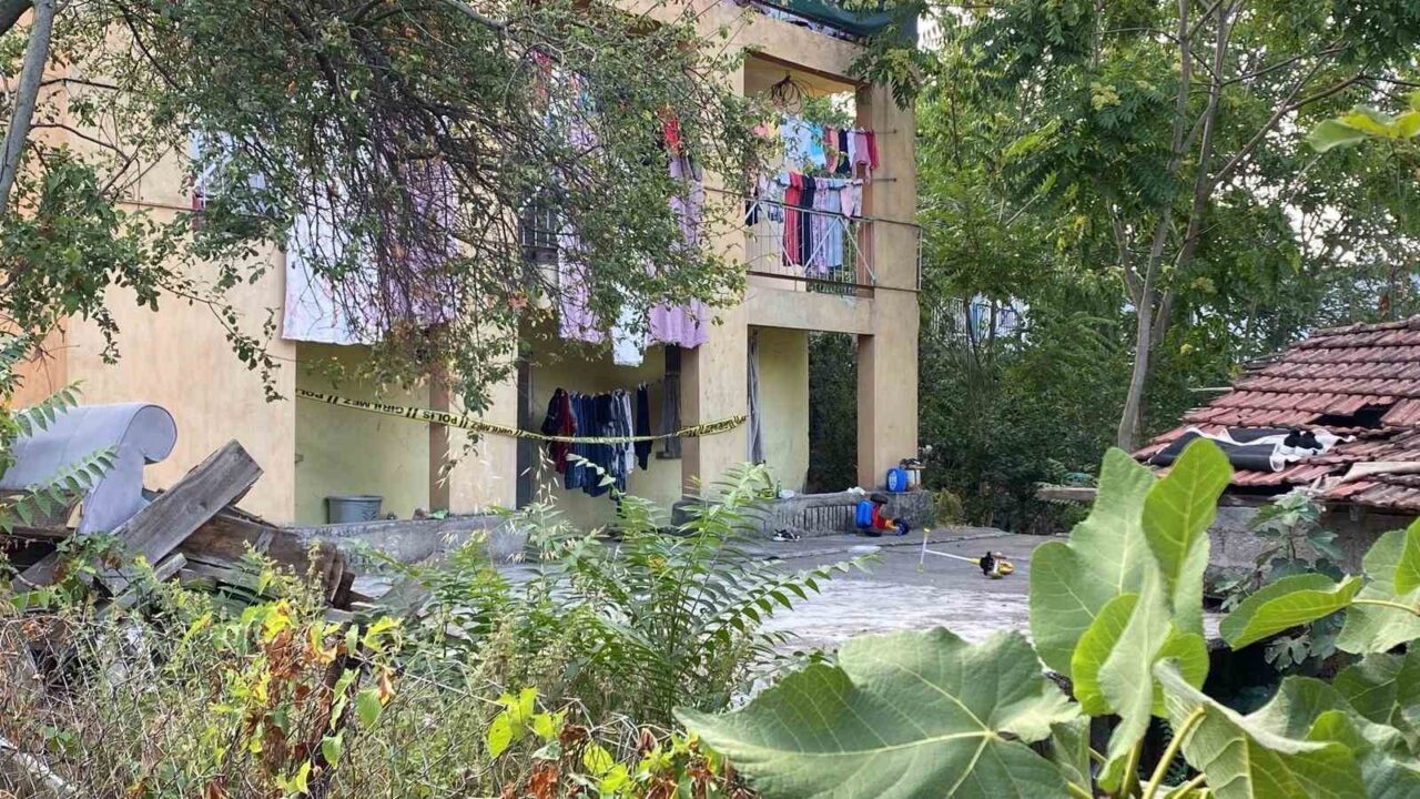İzmit'te F.O., tartıştığı eşi Şükrü O.'yu tüfekle vurarak öldürdü. Olayın