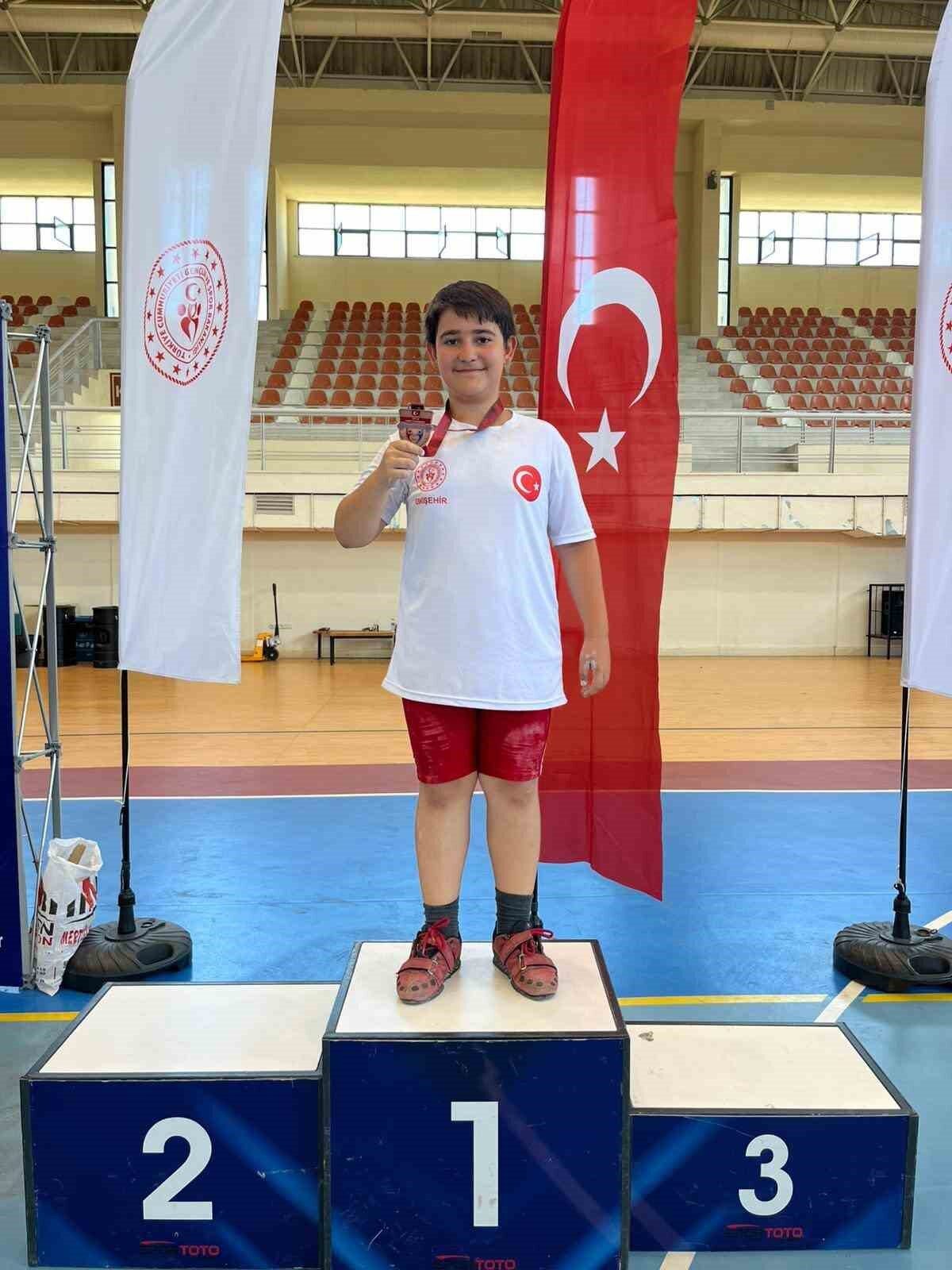 Eskişehirli sporcu Berat Ayberk Göçmen, 9-12 Temmuz tarihlerinde İzmir'de düzenlenen