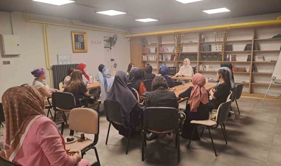 Afyonkarahisar Müftülüğü'nün düzenlediği "Gençlerle Yaz Neşesi Sohbetleri" programı, gençlerin yoğun