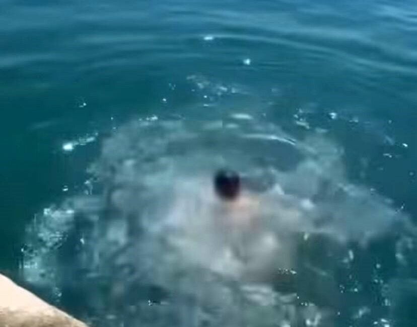 Giresun'un Bulancak ilçesinde yüzme bilmeyen bir çocuk, Tarihi Bulancak İskelesi'nde