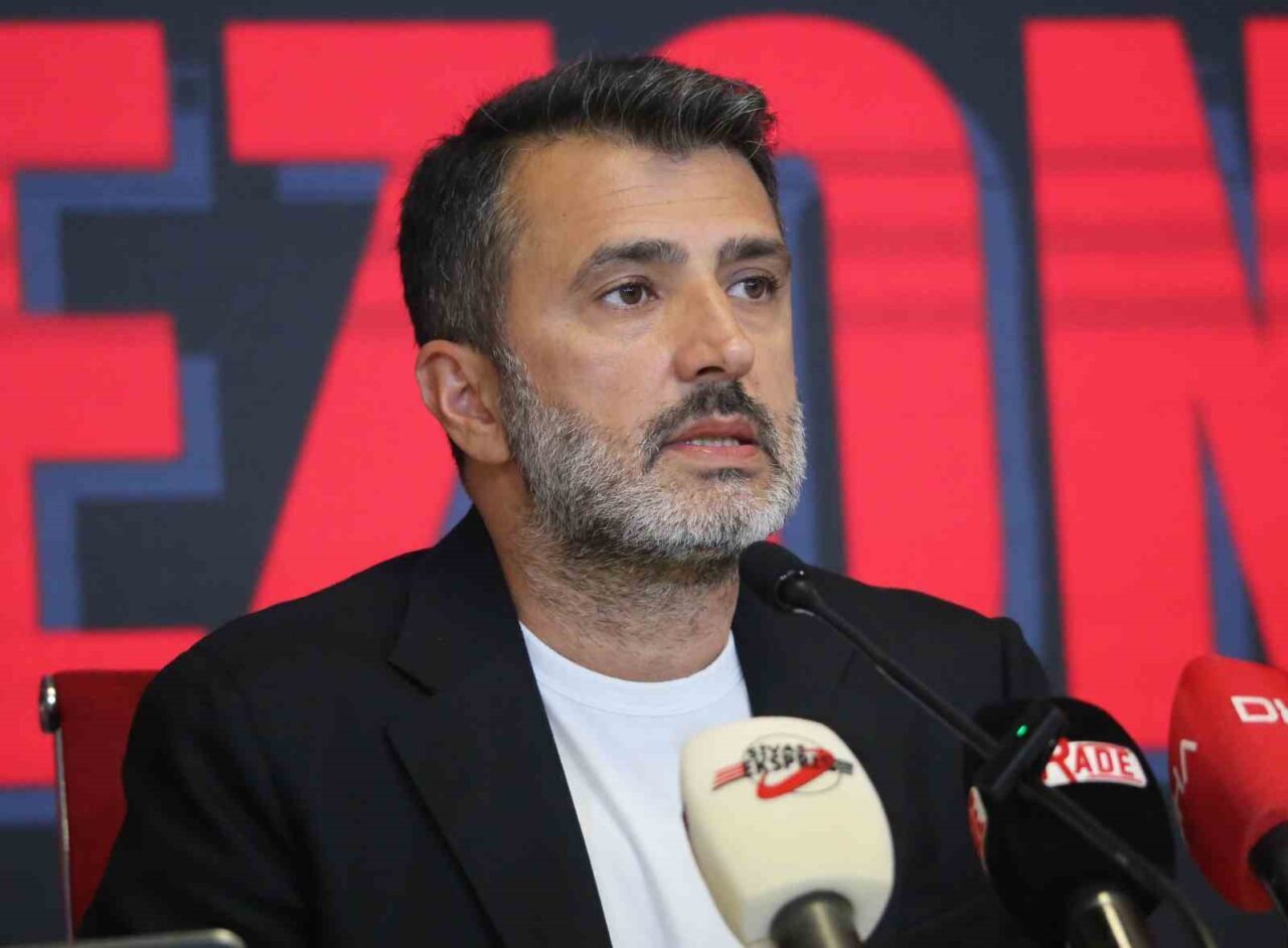 Sivasspor'un yeni başkanı Gökhan Karagöl, takımın hedefinin Süper Lig'e yeniden