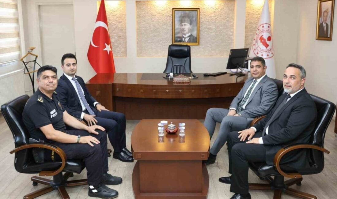 Gümüşova Kaymakamlığı'na atanan Ahmet Reşit Orhan, görevine başladı. Düzce Valisi